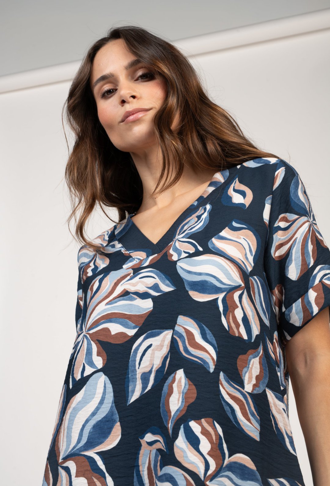 Robe courte fluide à l'imprimé R4238 – Image 5