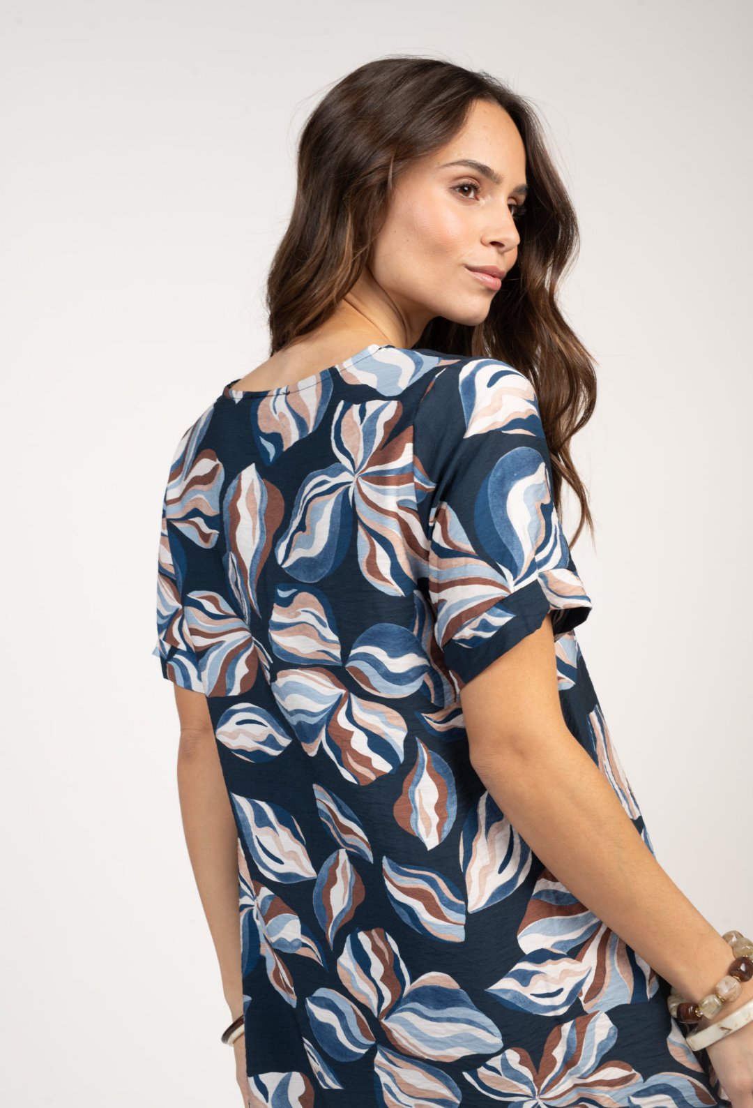 Robe courte fluide à l'imprimé R4238 – Image 3