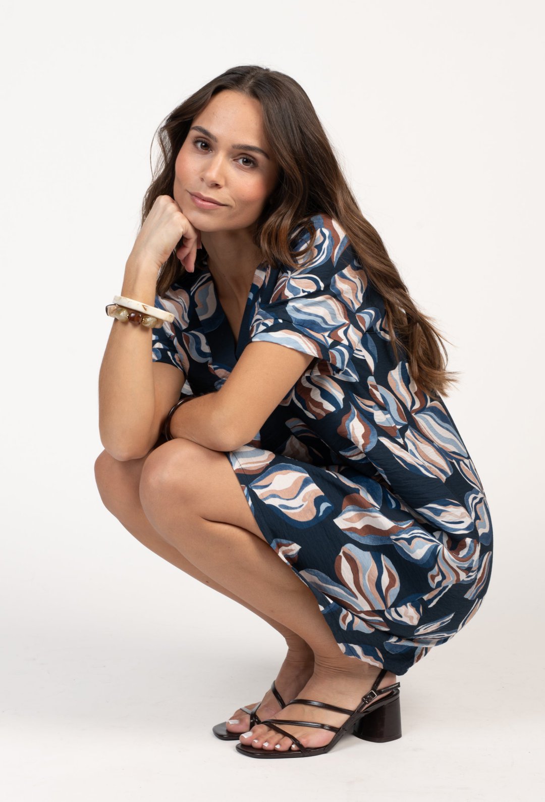 Robe courte fluide à l'imprimé R4238 – Image 4